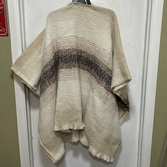 STEVE MADDEN Striped Ombré Kimono - Picture 4 of 10